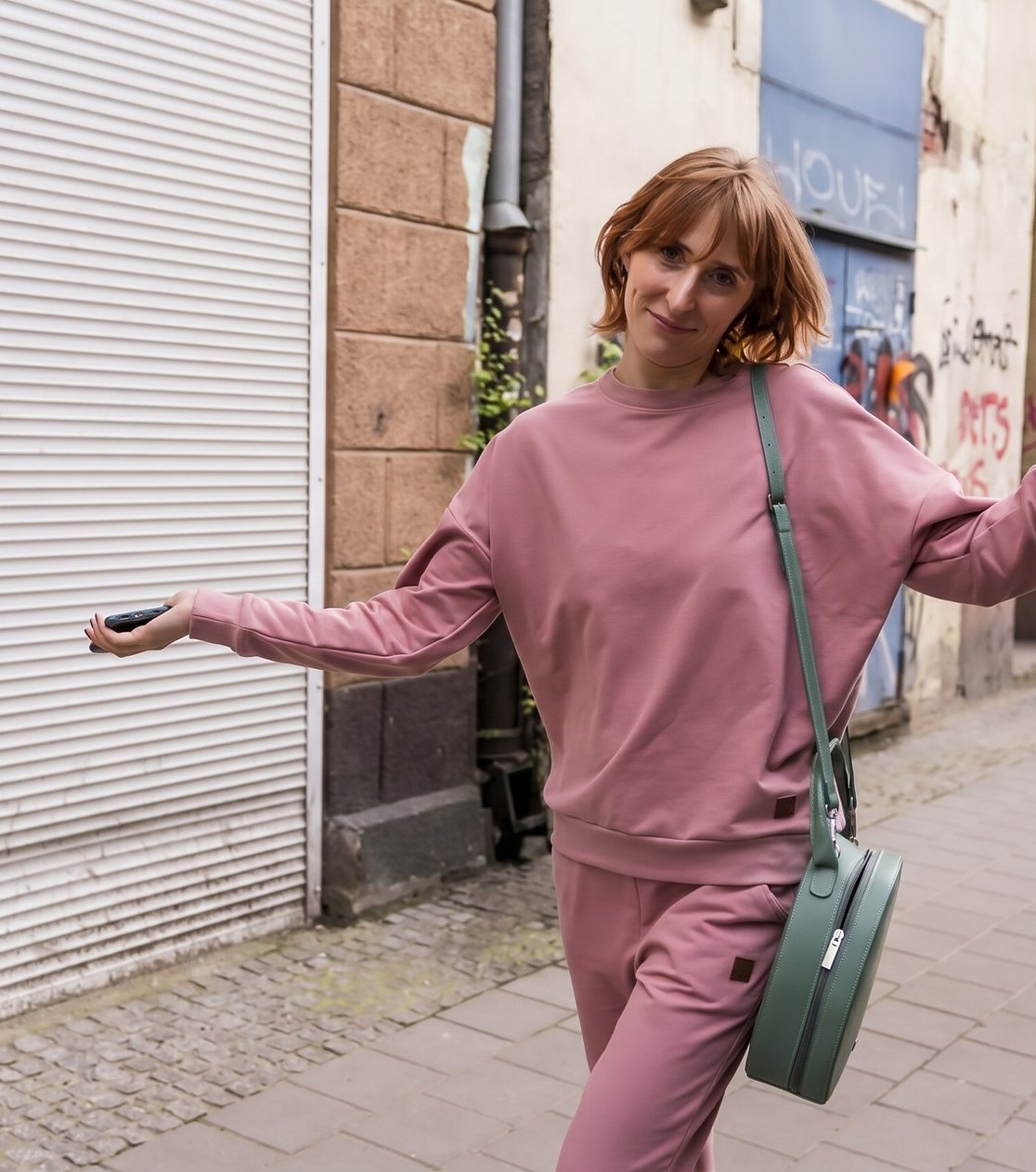Spodnie dresowe codzienne unisex – lekka dzianina, pudrowy róż – zdjęcie 5