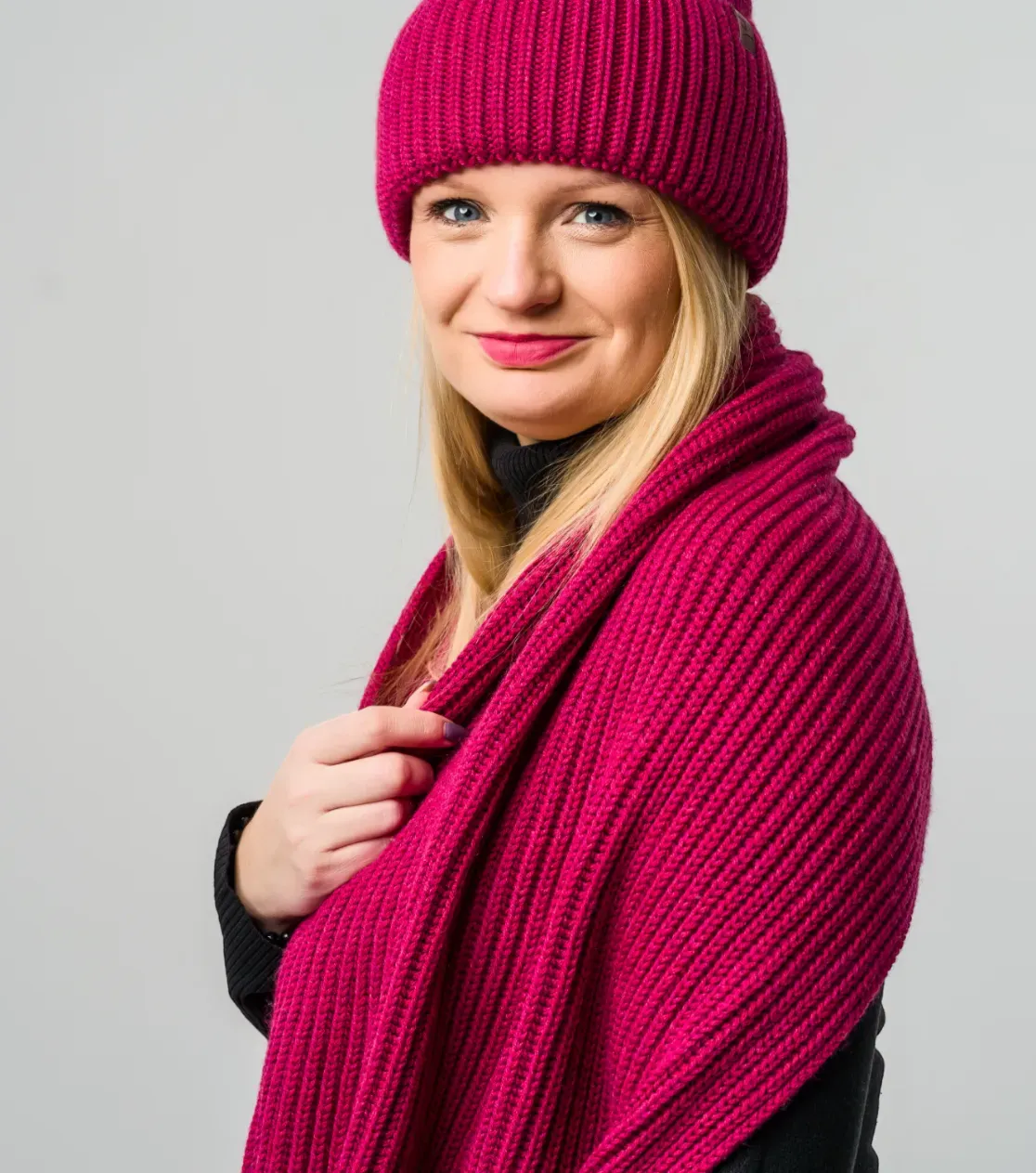 Set Invernale: Berretto, Sciarpa e Coperta in Lana Merino Rosa Lampone - Variante 3