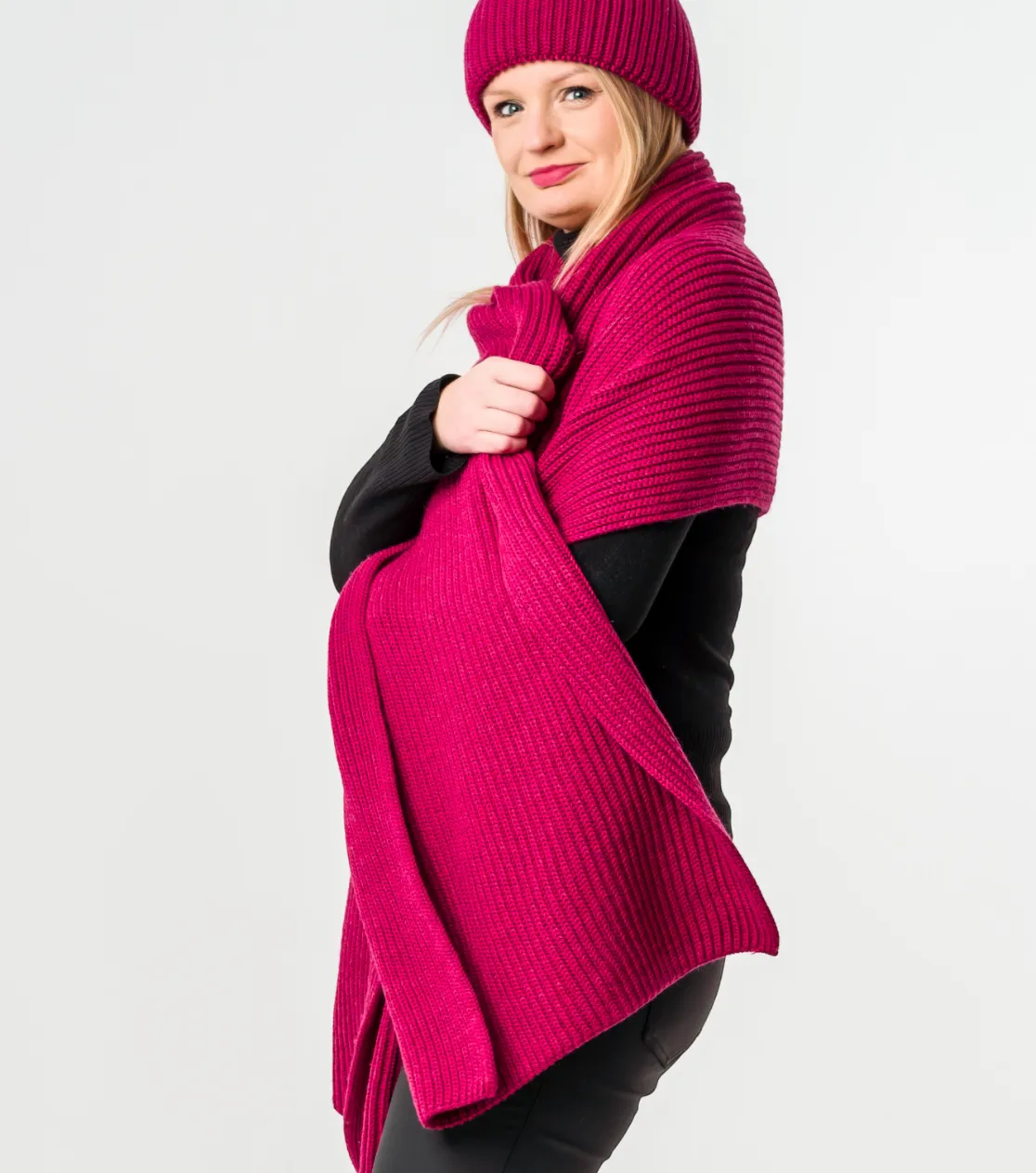 Winter Set: Merino Wool Beanie, Scarf, and Cozy Blanket in Pink-Berry - Variant 6