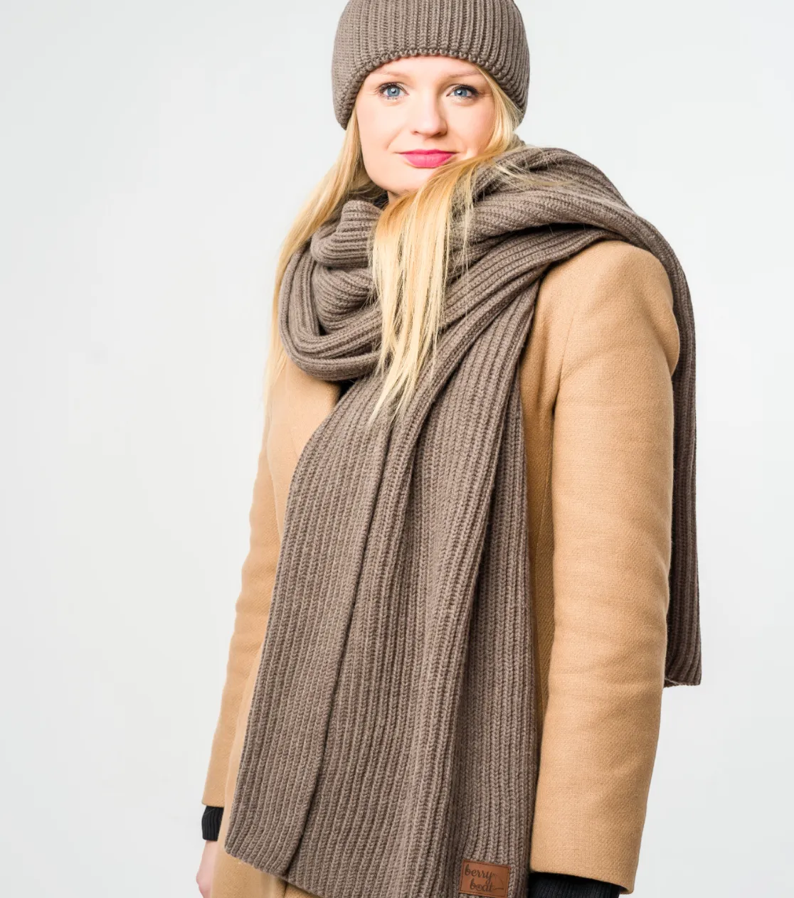 Set Invernale: Berretto, Sciarpa e Coperta in Lana Merino Taupe-Beige-Grigio