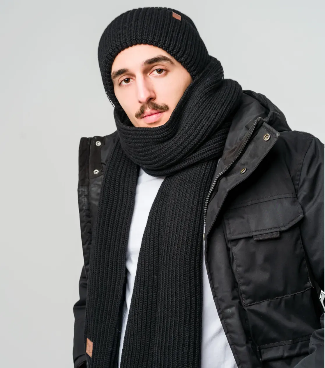 Winter Set: Merino Wool Beanie, Scarf, and Cozy Blanket in Black - Variant 2
