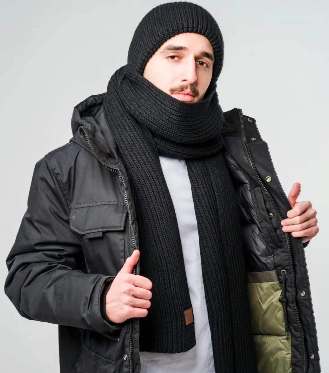 Winter Set: Merino Wool Beanie, Scarf, and Cozy Blanket in Black - Variant 3