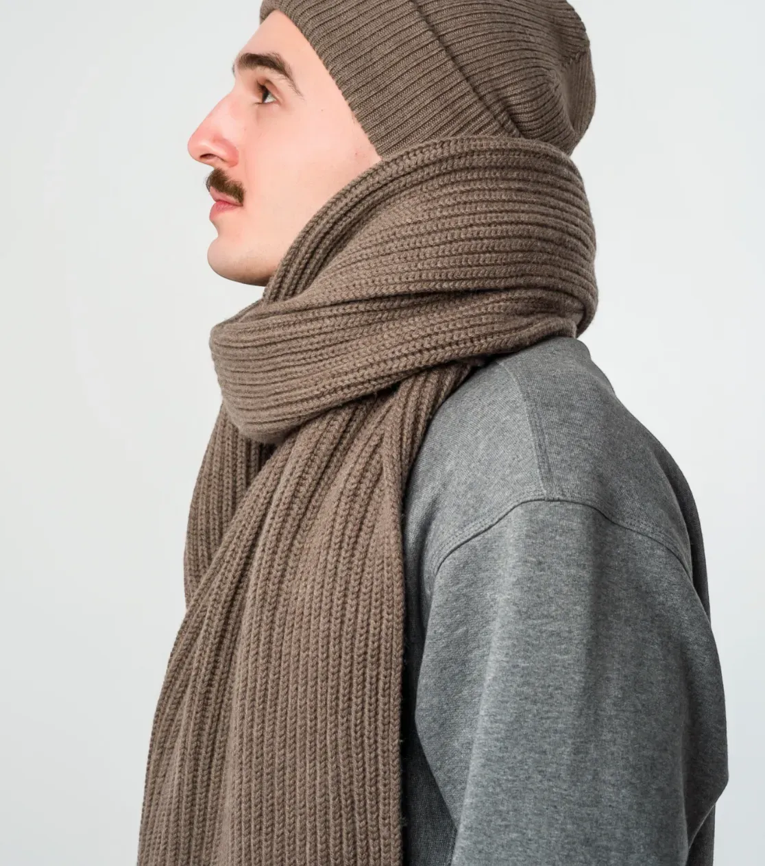 Set Invernale: Berretto, Sciarpa e Coperta in Lana Merino Taupe-Beige-Grigio - Variante 4
