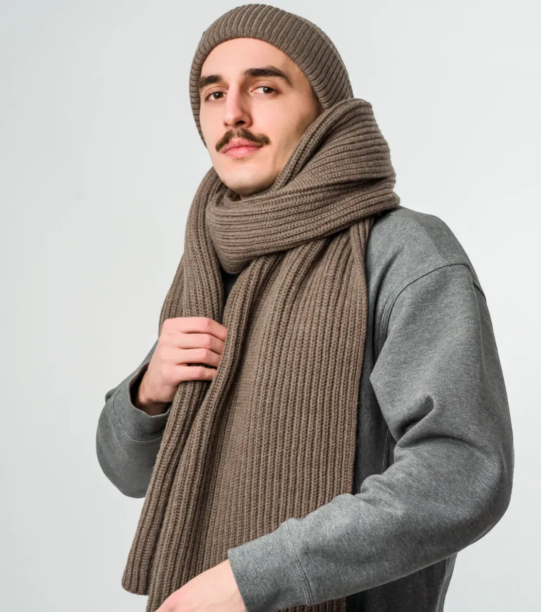 Set Invernale: Berretto, Sciarpa e Coperta in Lana Merino Taupe-Beige-Grigio - Variante 5