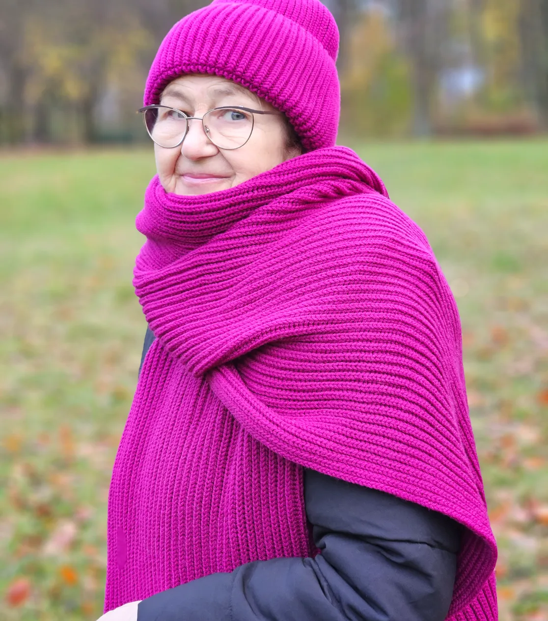 Winter Set: Merino Wool Beanie, Scarf, and Cozy Blanket in Violet-Bishop - Variant 2