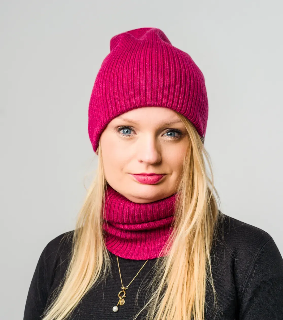 Dicke Wintermütze aus Merinowolle, umgeschlagen, lang, Basic 3in1, Polnische Produktion, Berryboat, Himbeere