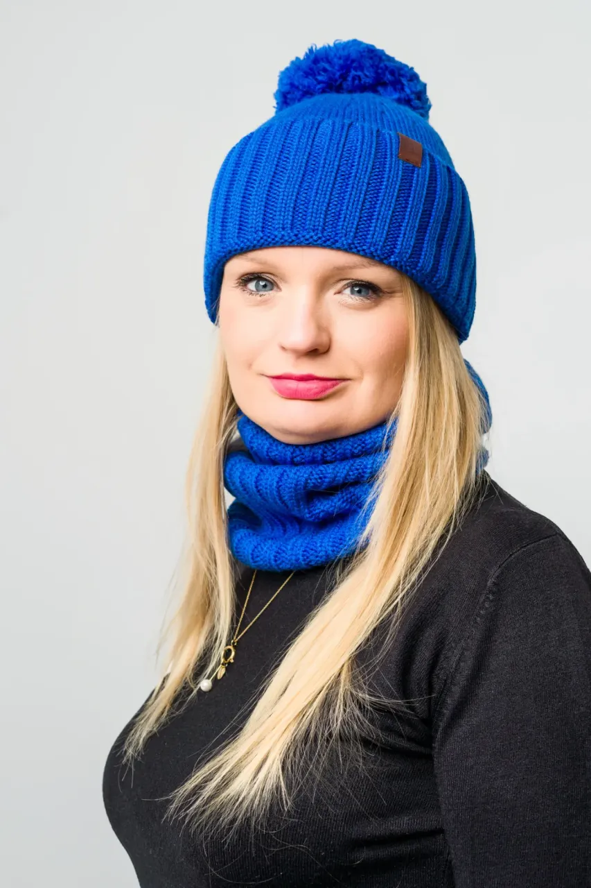Gorro grueso de invierno de lana merino con doblez y pompón 2 en 1 azul cobalto producción polaca