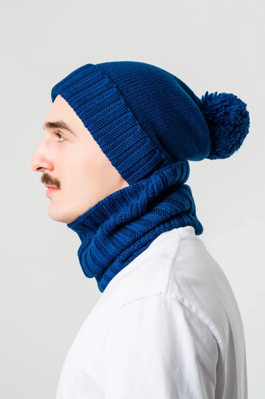 Berretto invernale spesso in lana merino con risvolto e pompon 2in1 blu scuro produzione polacca